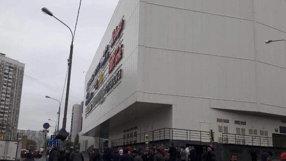 На севере Москвы загорелся ТРЦ «Хорошо»