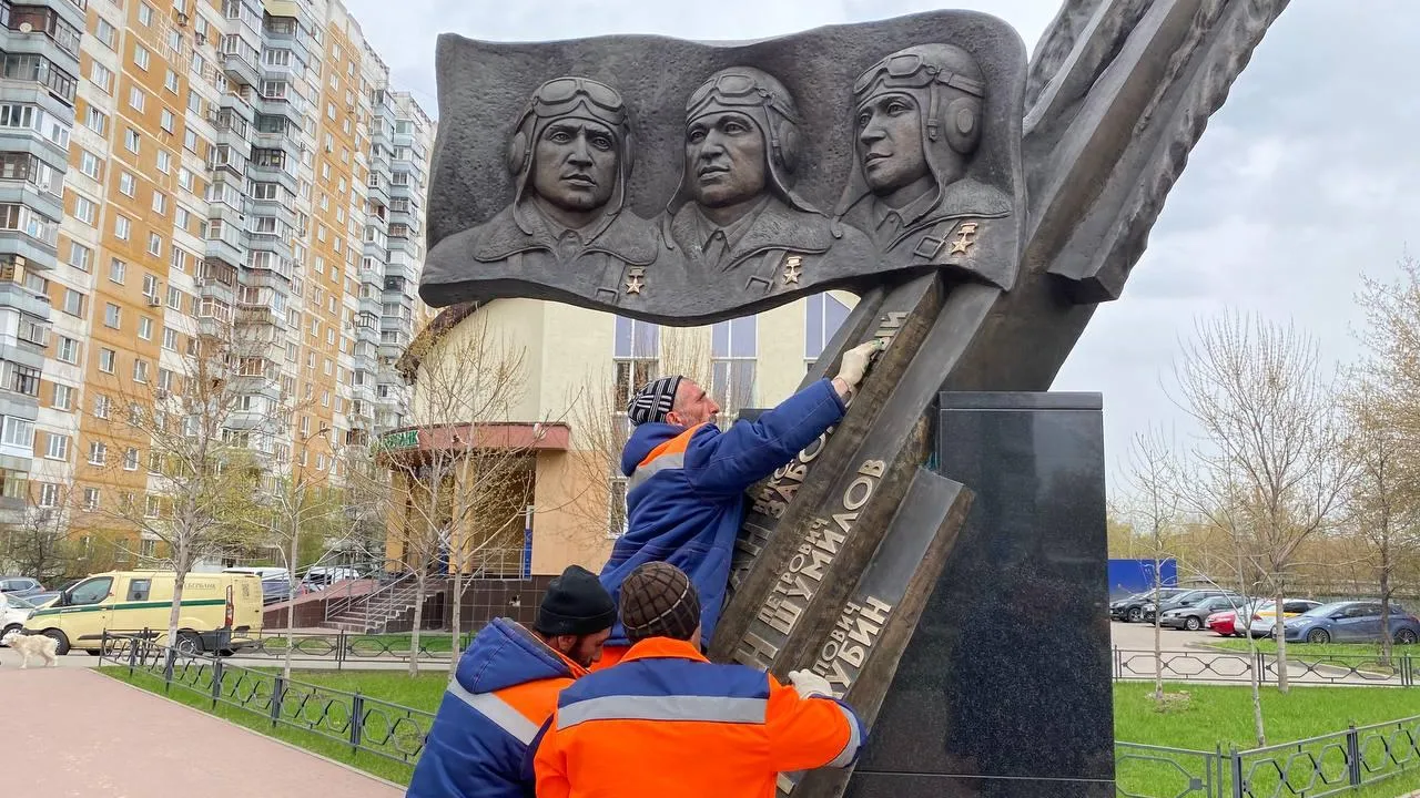 В Люберцах отремонтировали постамент памятника героям‑летчикам