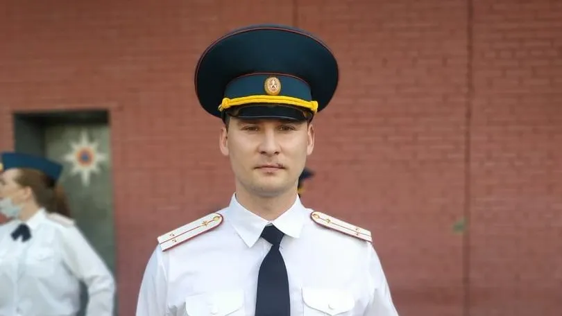 В Подольске двух пожарных наградили нагрудными знаками за мужество и отличные навыки