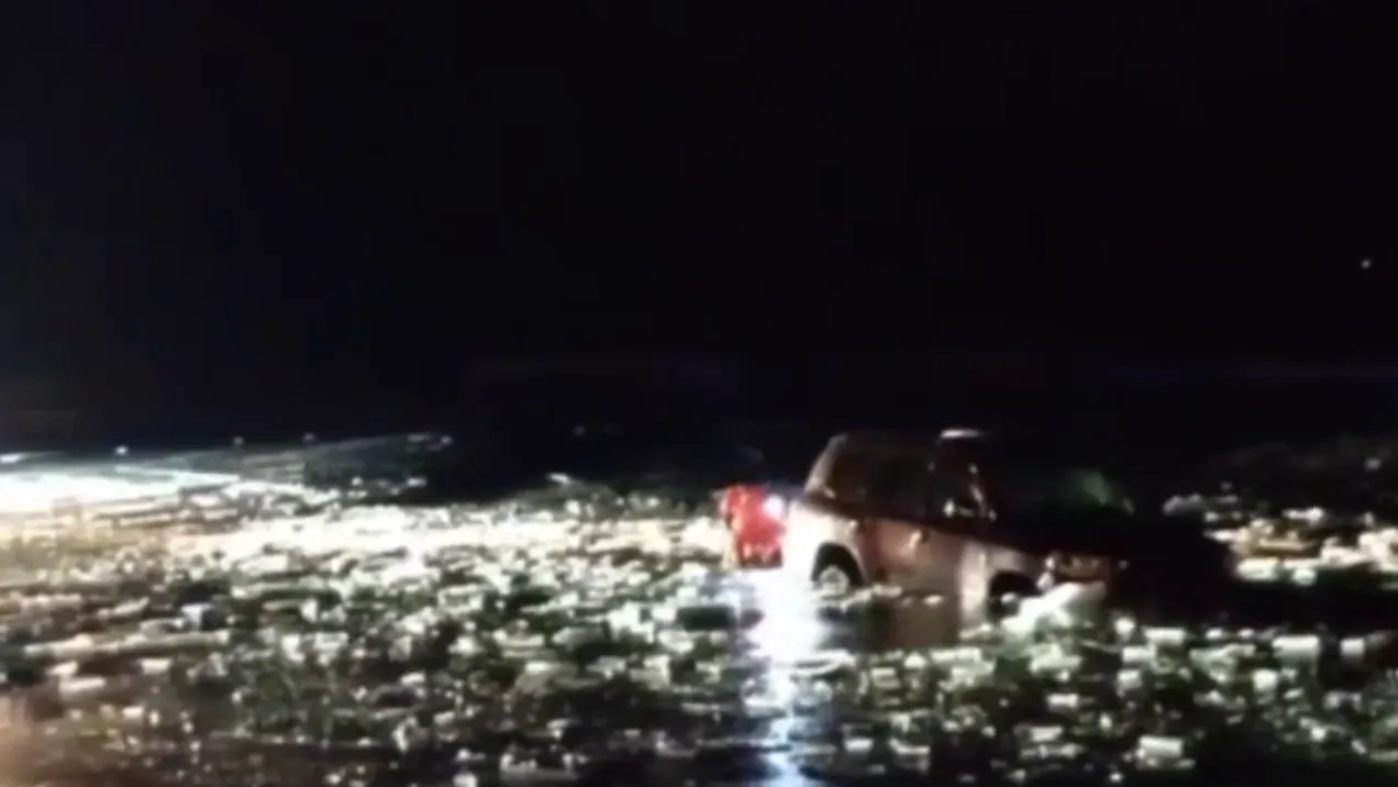 Проклятое место: внедорожник с женщиной и ребенком провалился под лед Байкала