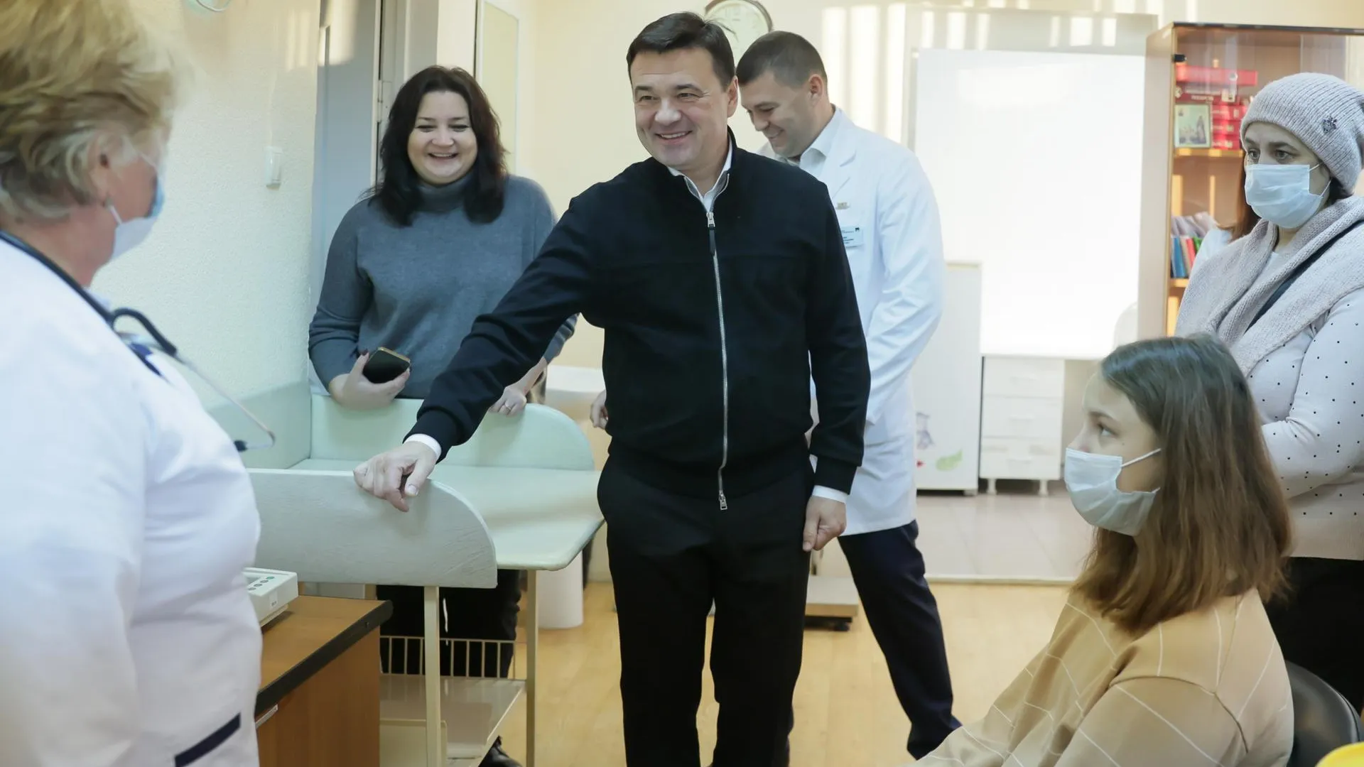 Андрей Воробьев поблагодарил врачей‑педиатров за важную и ответственную работу