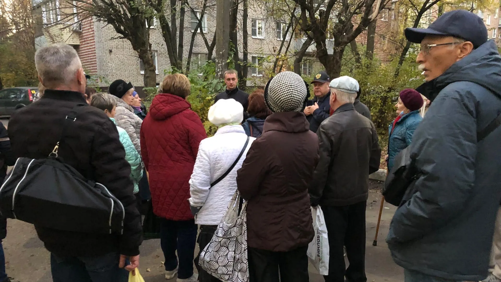УК Подольска встретилась с жителями микрорайона Климовск по вопросу обустройства тротуара
