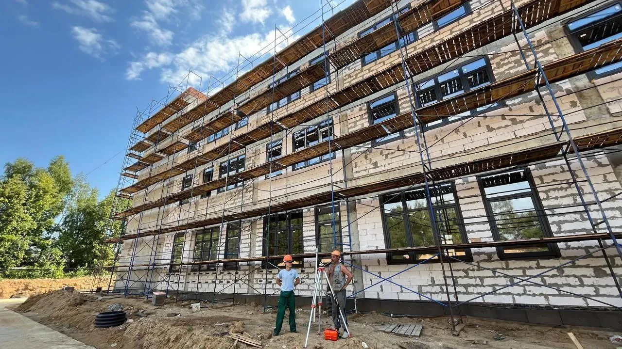 Новая школа в мкр Барыбино Домодедова готова почти наполовину