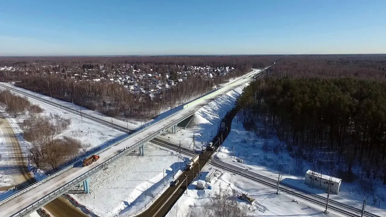 В Серпухове открыли рабочее движение по путепроводу около ж/д станции «Шарапова Охота»
