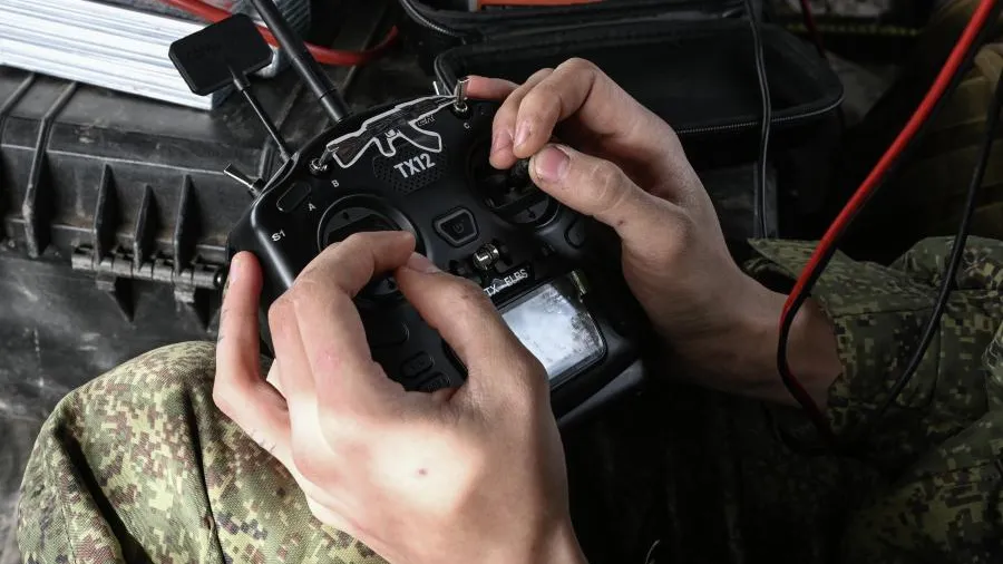 В РФ впервые представили FPV-БПЛА «Артемида 10», запускаемый с дронопорта