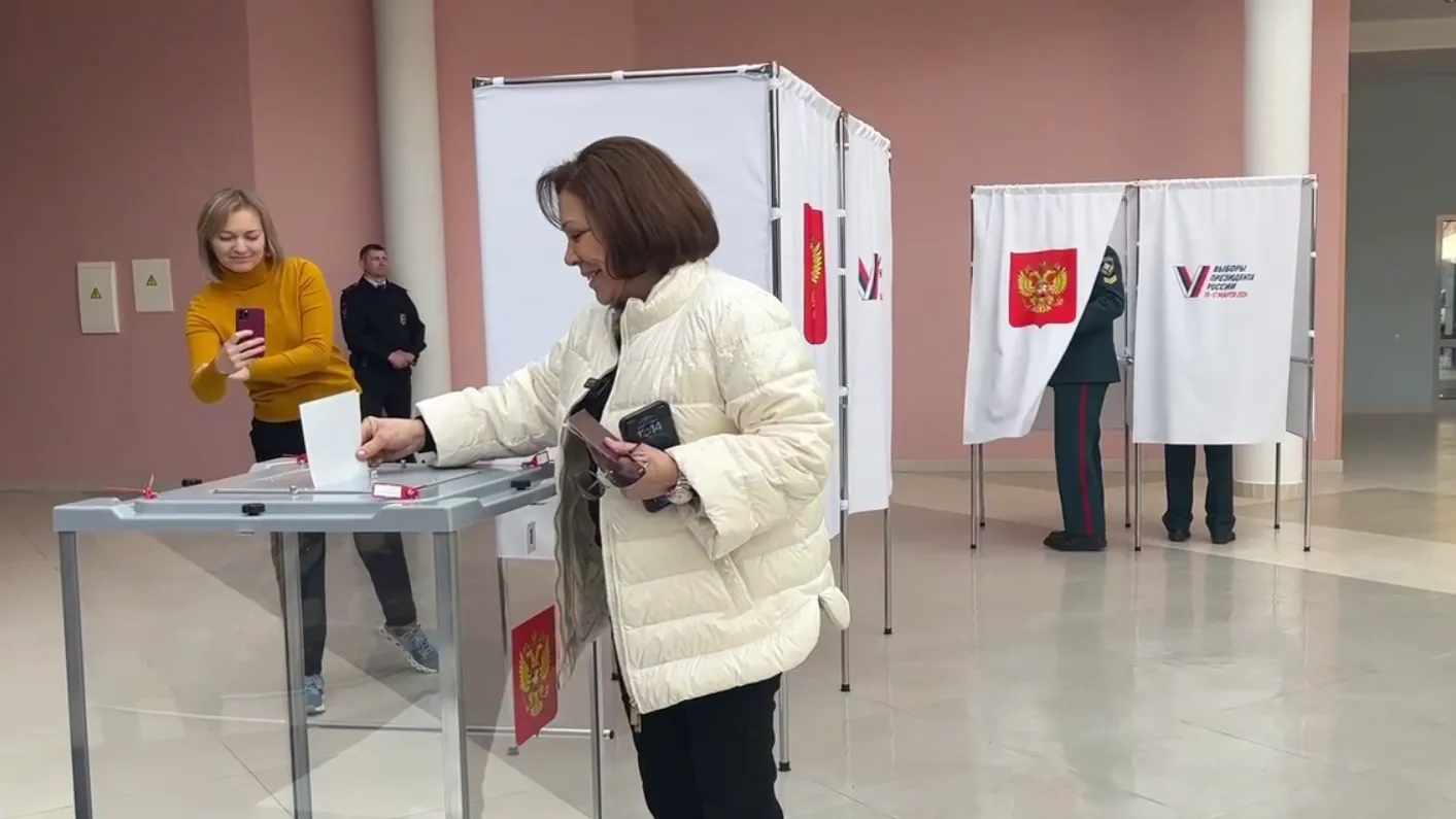 Депутат Госдумы Ирина Роднина проголосовала на выборах президента РФ в Химках