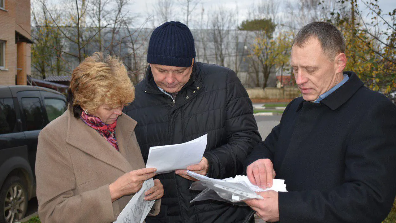 Депутат Мособлдумы поможет с вопросом освещения двора на Лесопарковой улице в Балашихе