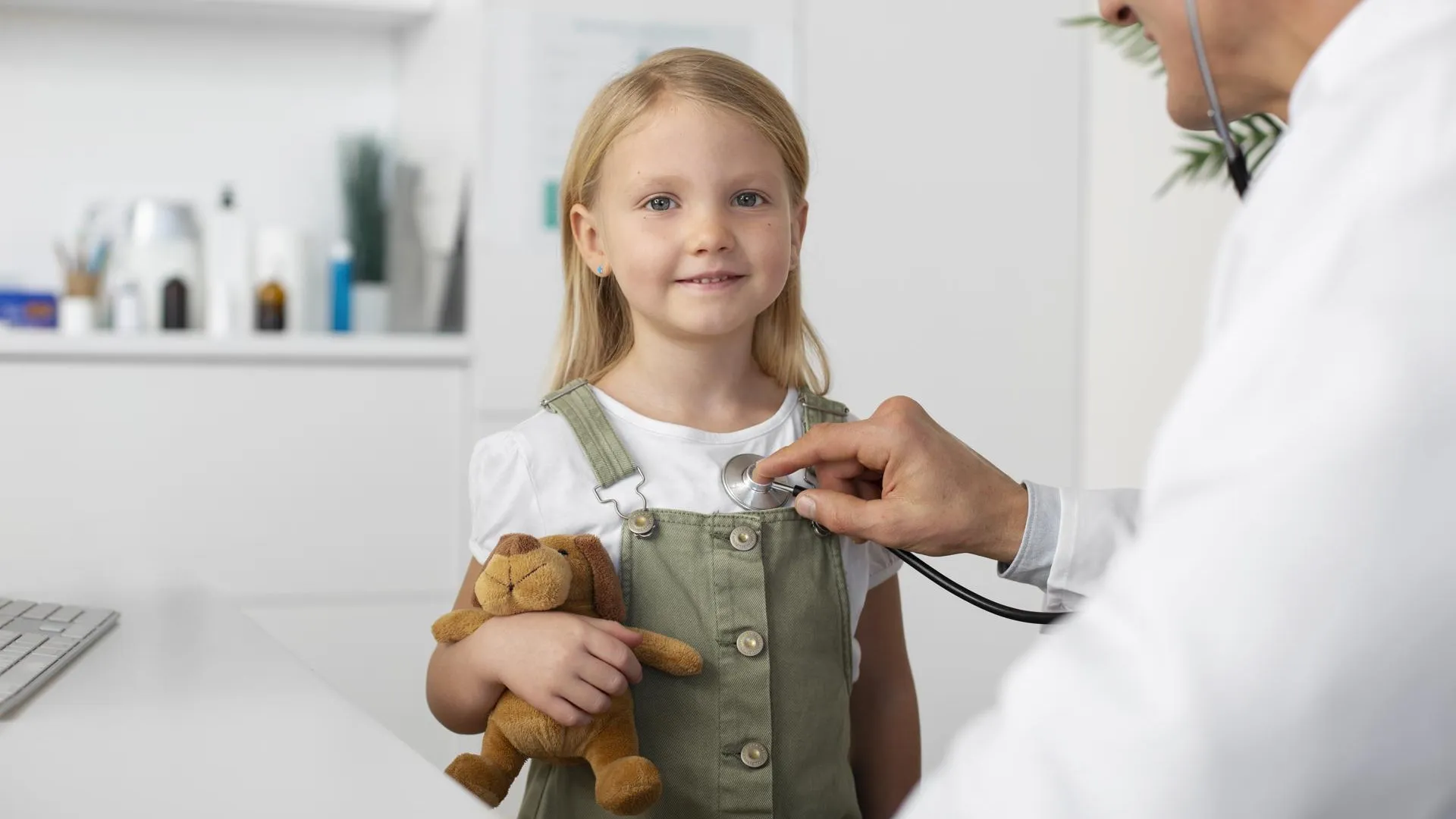 Педиатры Подмосковья рассказали, когда вести ребенка к врачу