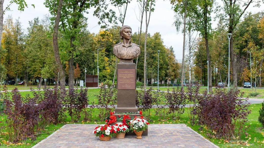 В Электростали открыли памятник Герою Советского Союза Деминой