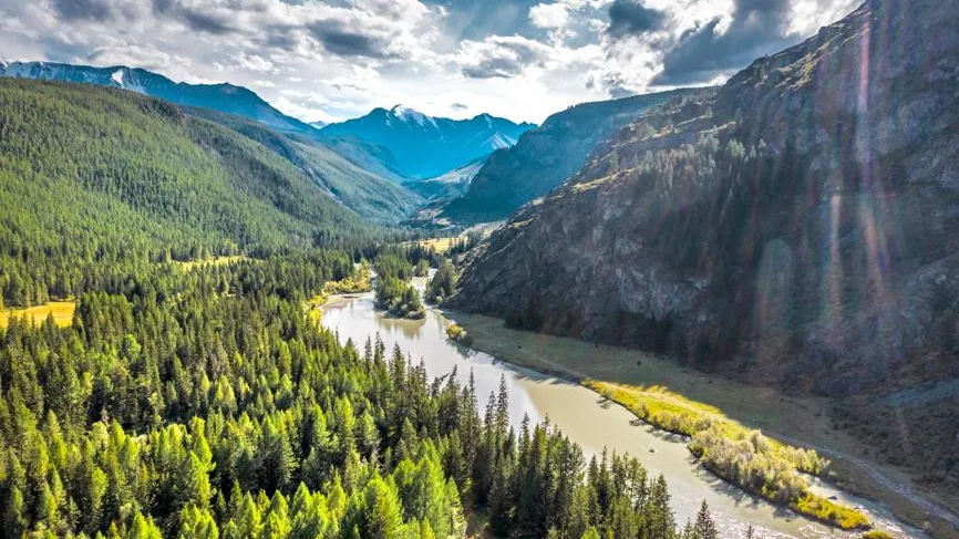 Миллионы на Алтай: в России растет рынок лакшери-туризма