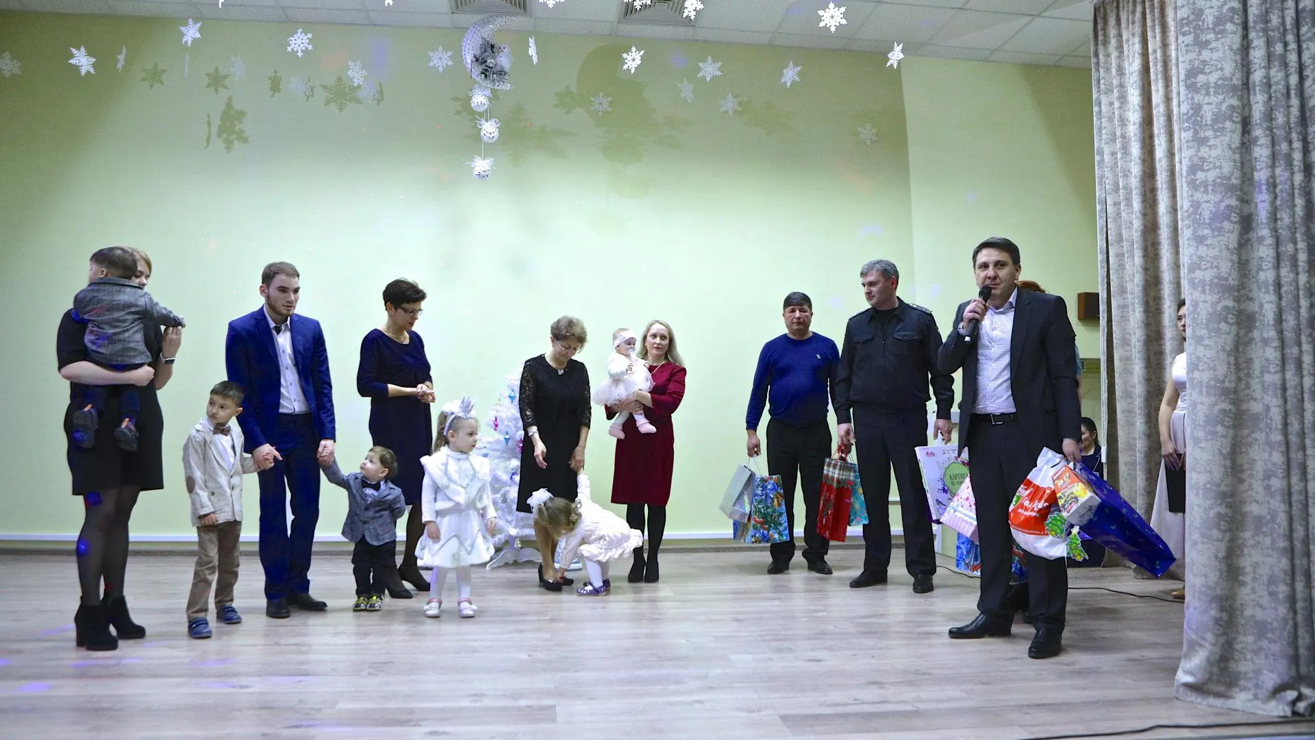 Детский омбудсмен Подмосковья вручила подарки воспитанникам детдома в Балашихе