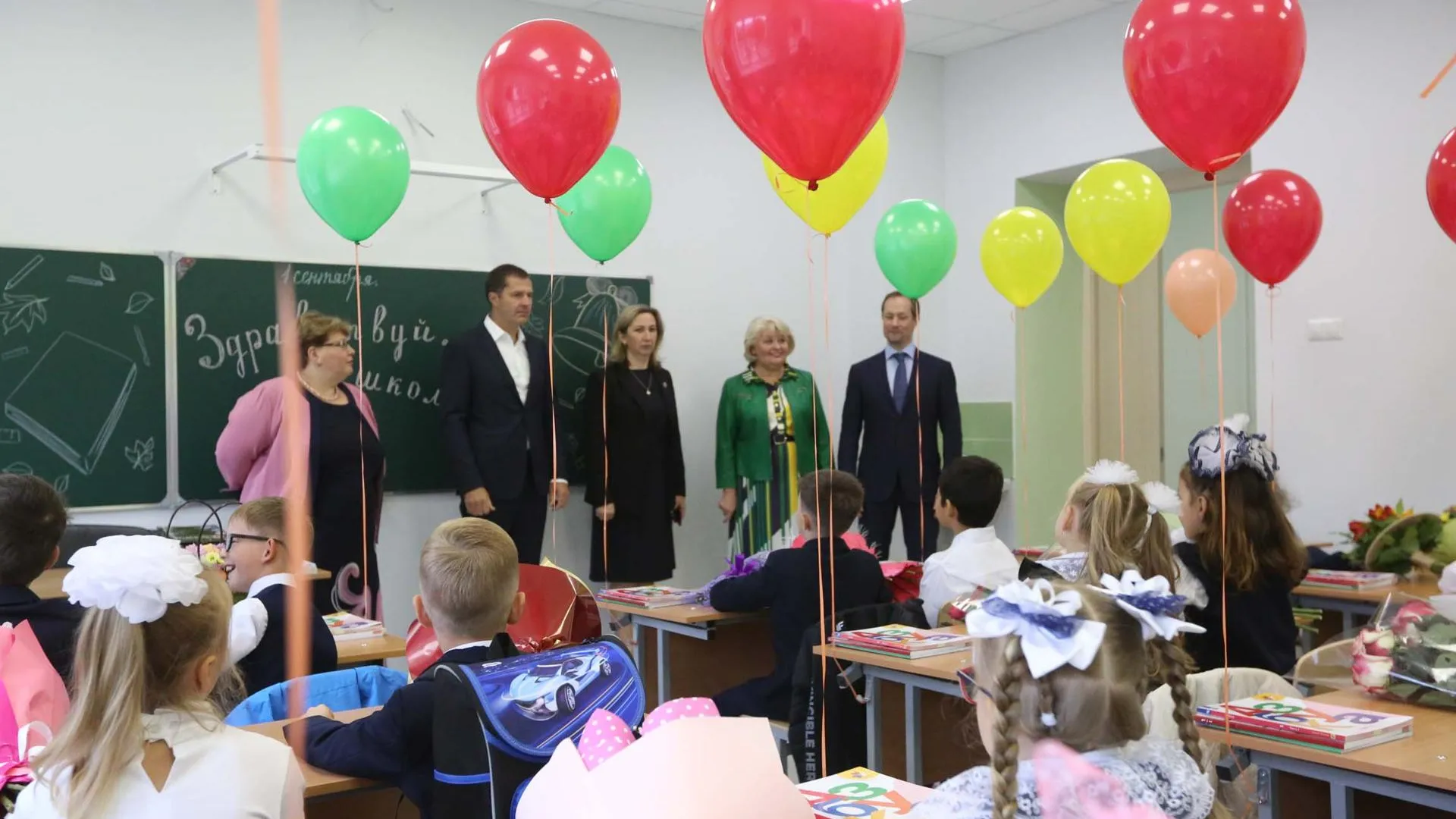 В открывшихся после капремонта школах Люберец отметили День знаний