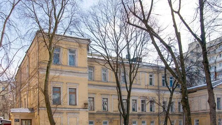 Декор XVII века обнаружили на здании Московской межевой канцелярии в Хохловском переулке