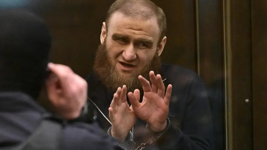 На заключенного экс-сенатора Арашукова возбуждено дело о взятке сотруднику УФСИН