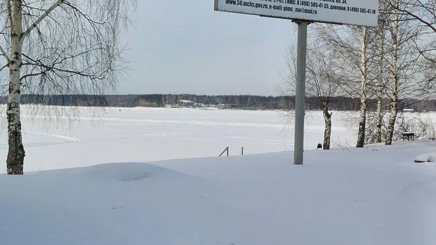 Толщину льда измерили на водоемах Мытищ