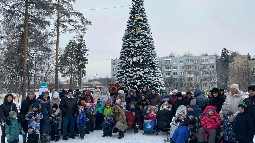 Детей из многодетных семей Королева поздравили с наступающим Новым годом