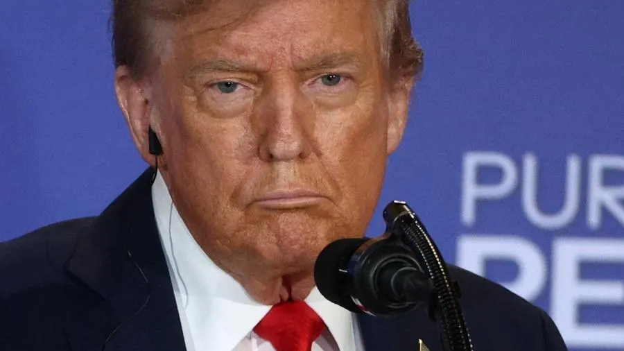 Видео: Дональд Трамп прилетел в Пекин впервые за 9 лет