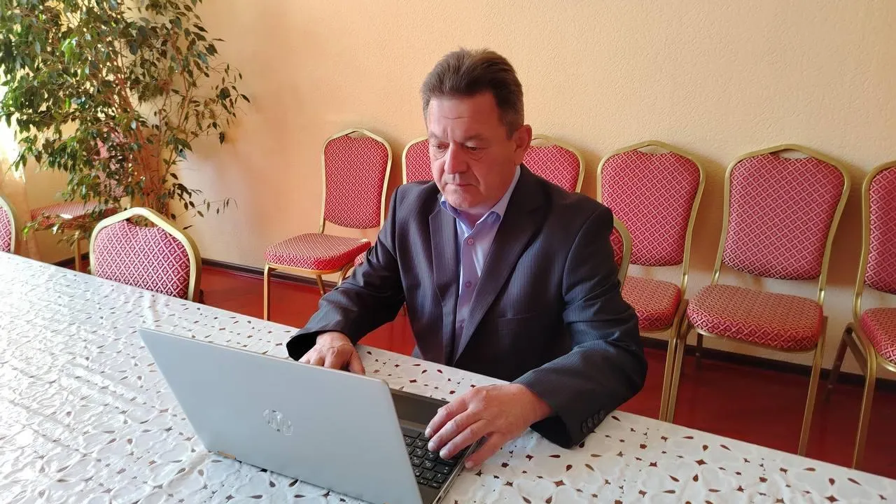 Член «ЕР» Владимир Фролов дистанционно проголосовал на выборах в Королеве