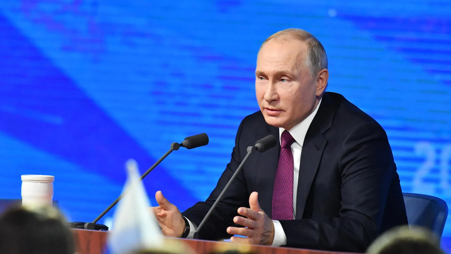 Путин призвал страны Запада отказаться от шантажа и угроз в политике