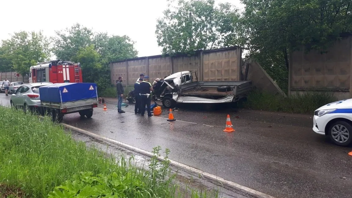 В Подольске спасатели деблокировали водителя из искореженного в ДТП автомобиля