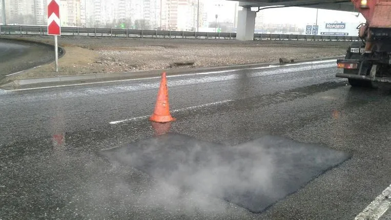 Воробьев поручил форсированно устранить ямы во дворах Подмосковья