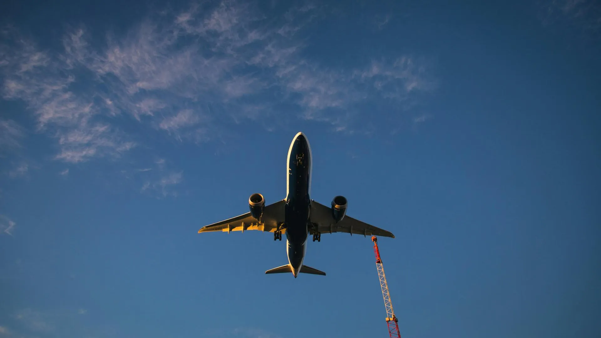 Два трупа нашли в отсеке шасси самолета JetBlue во Флориде