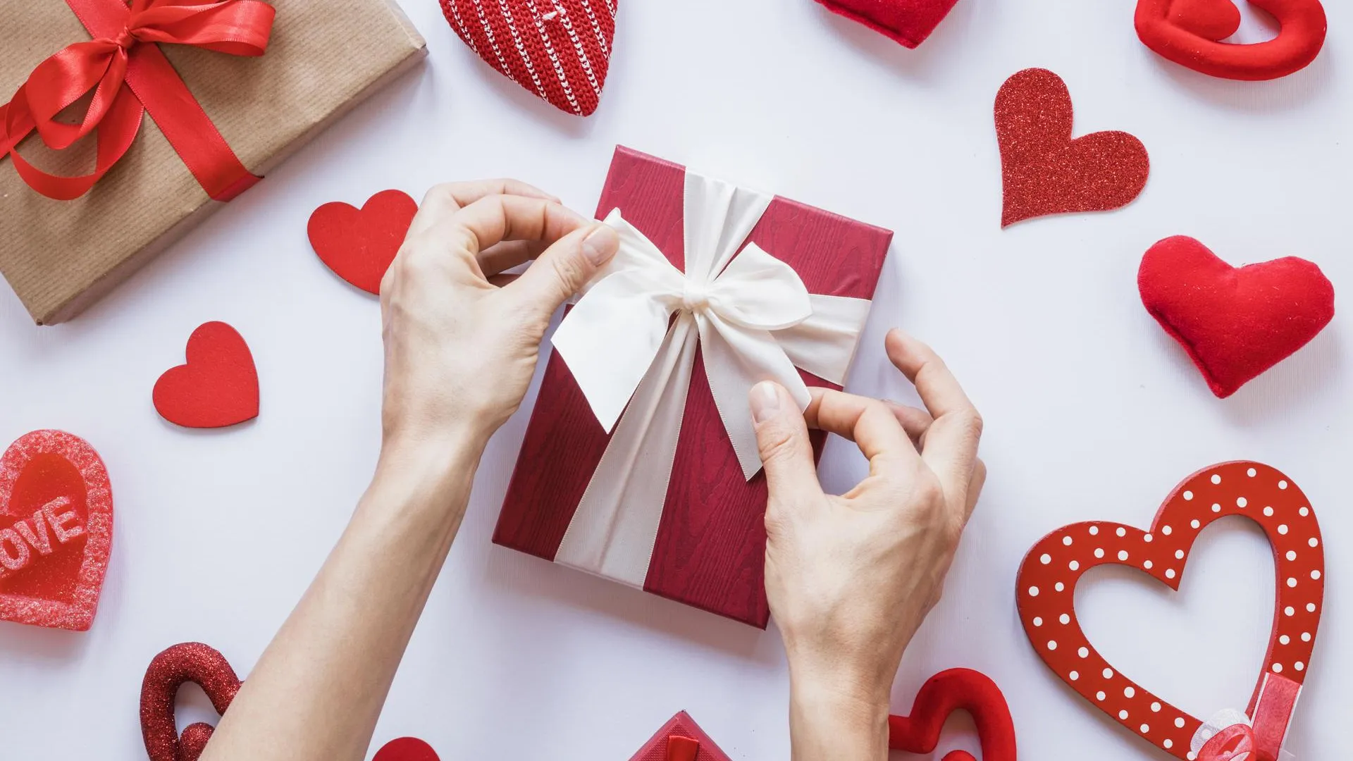 Что подарить второй половинке на 14 февраля согласно знаку зодиака