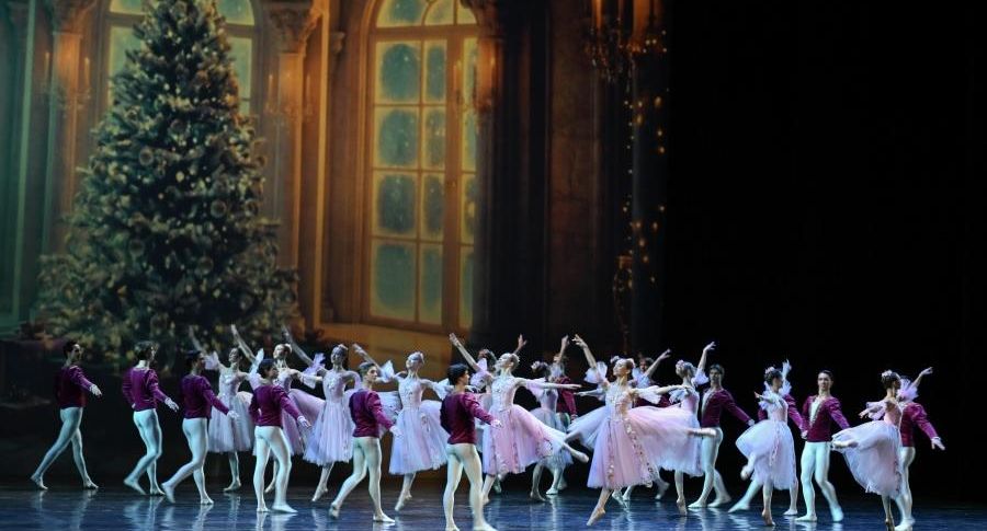 Танцор сломал ногу на выступлении в балете «Щелкунчик» в Москве