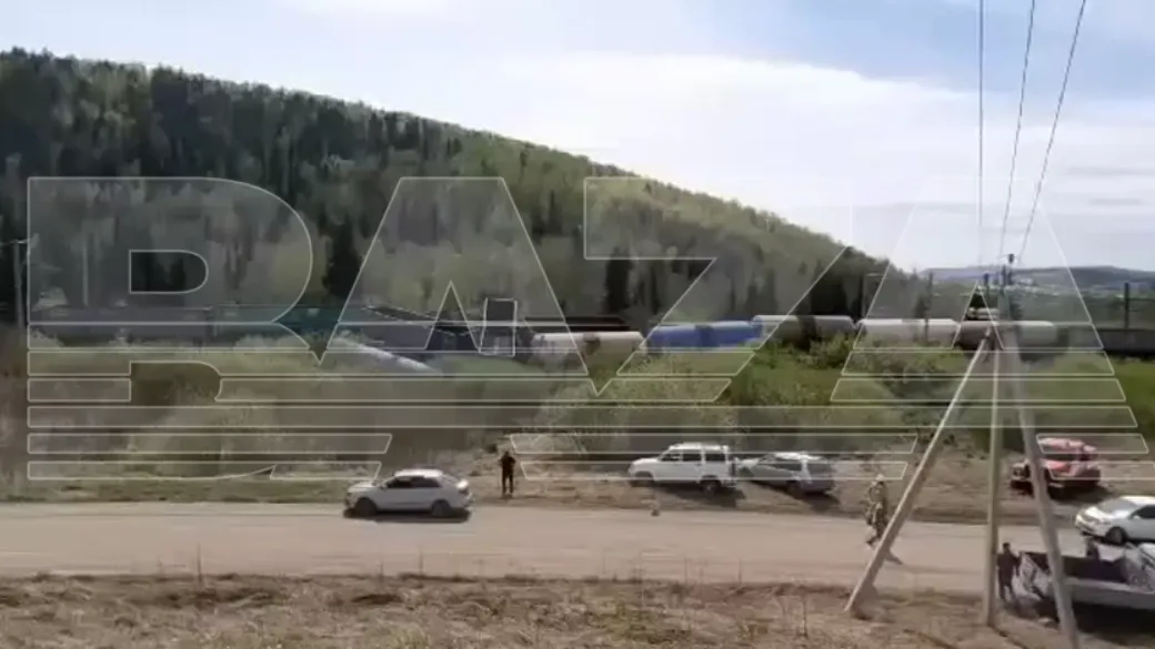 Восемь железнодорожных вагонов сошли с путей в Красноярском крае