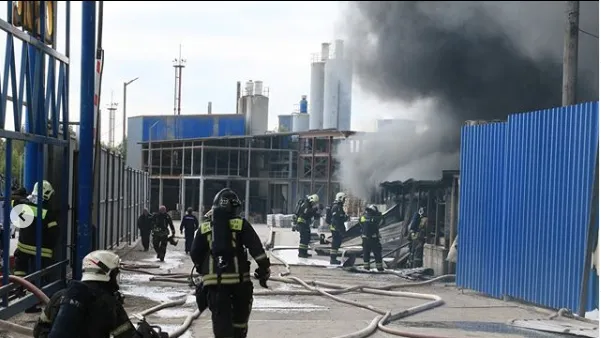 Четыре здания технического назначения пострадали в результате пожара в Дзержинском