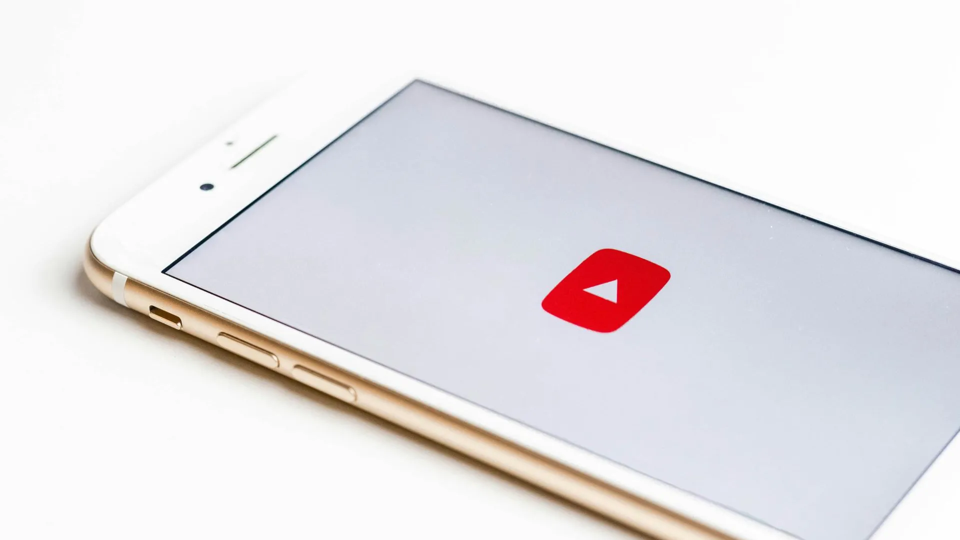 Стало известно, что будет на российском рынке после ухода и замедления YouTube