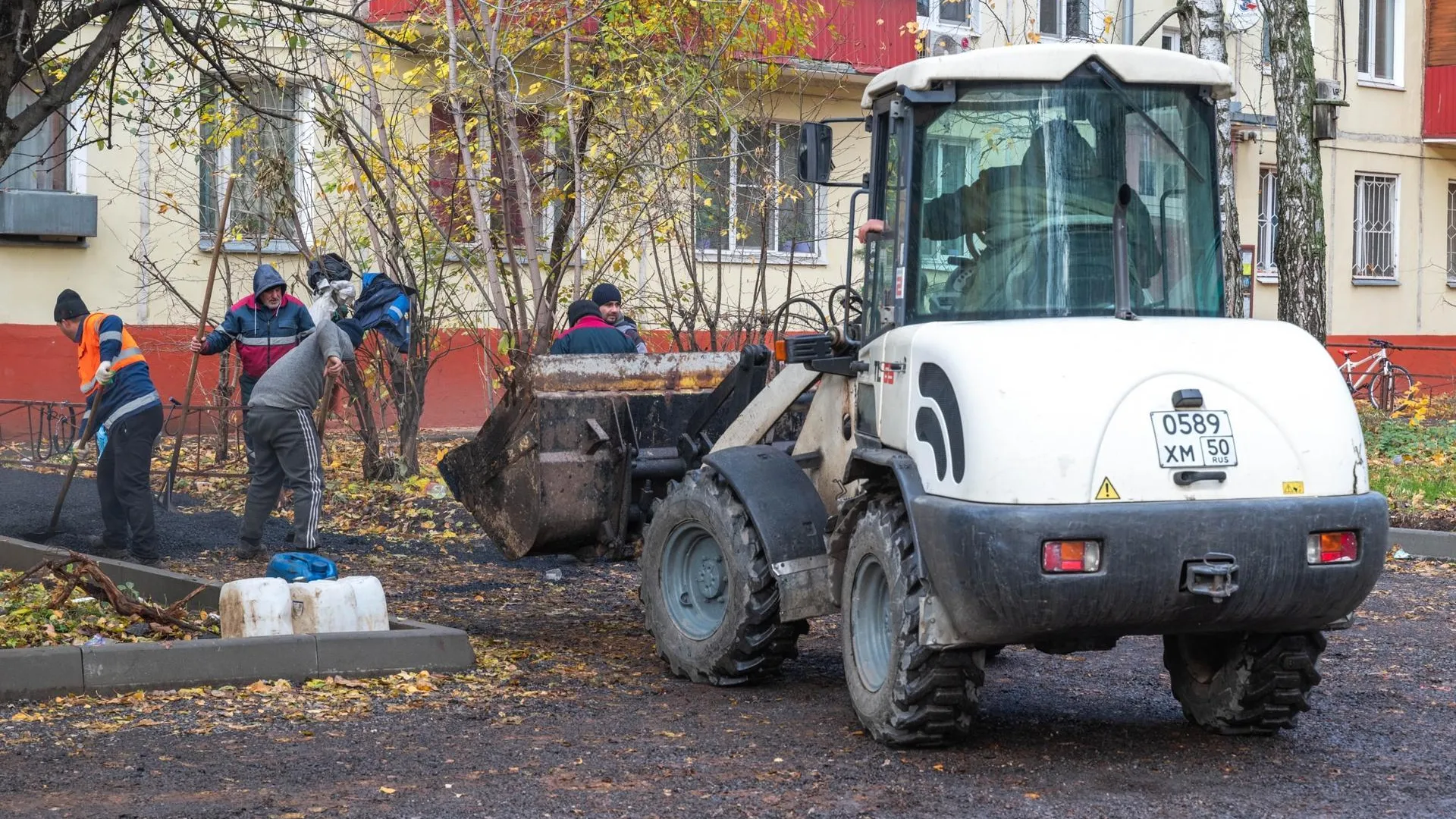 В Реутове завершают восстановление территории после реконструкции теплотрассы