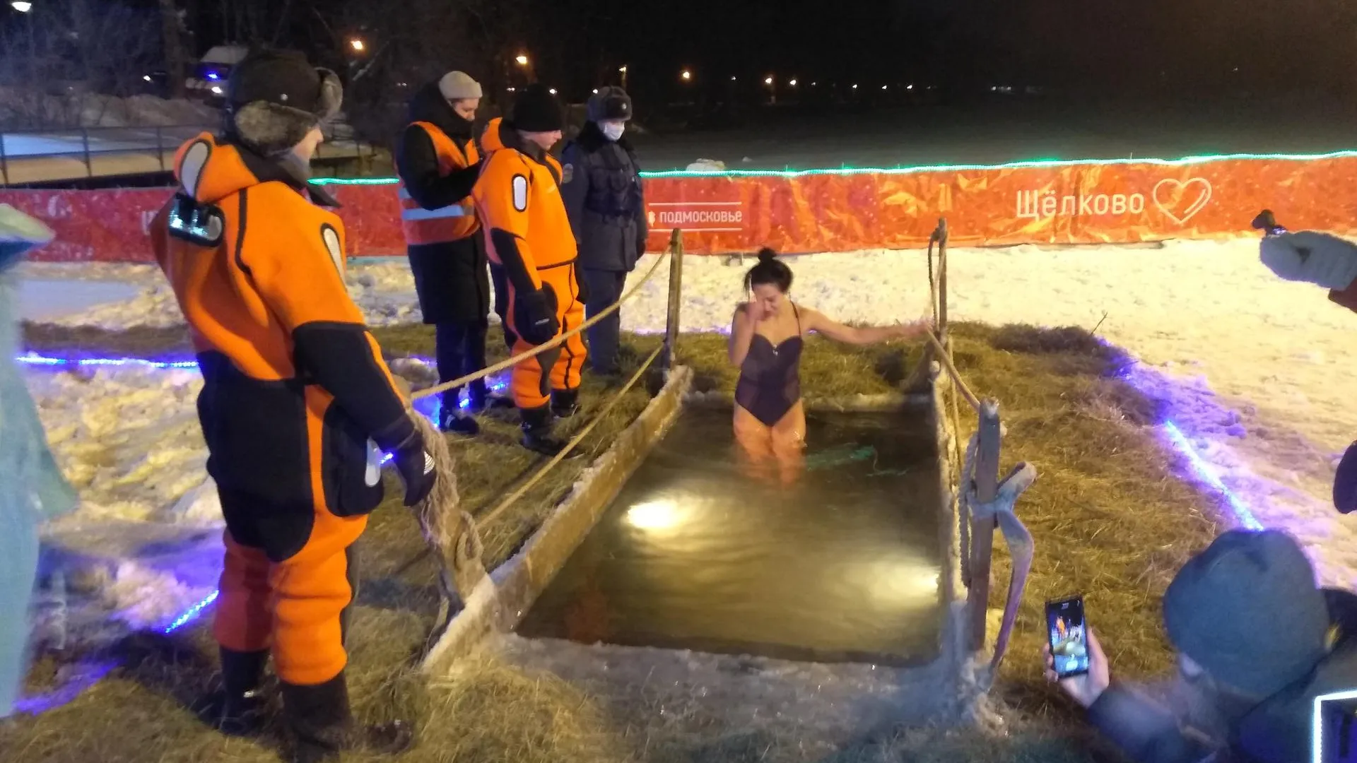 Свыше 500 росгвардейцев обеспечат порядок во время крещенских купаний в Подмосковье