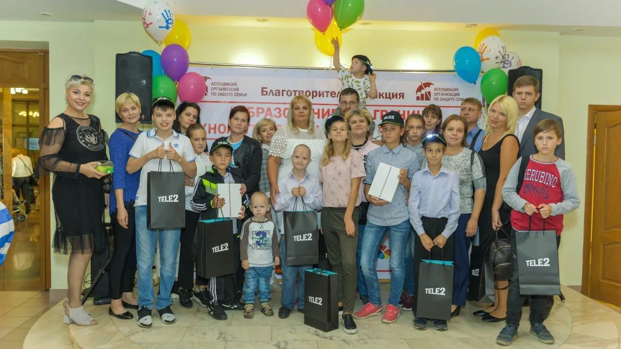 Детям‑инвалидам в Долгопрудном подарили планшеты с доступом в интернет