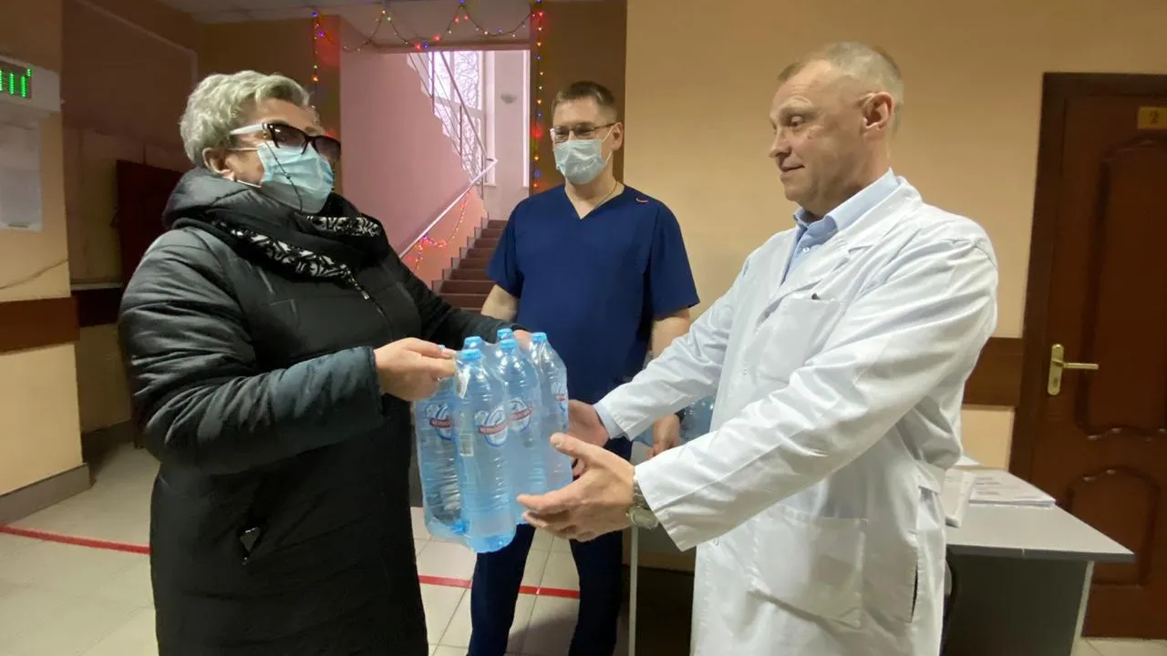 Более 750 упаковок питьевой воды передали в ковид‑центры Балашихи в рамках акции