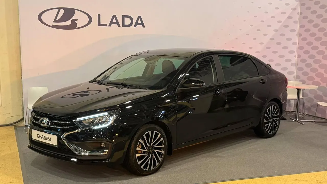 Россиянам впервые показали Lada e-Aura, которой не нужен бензин