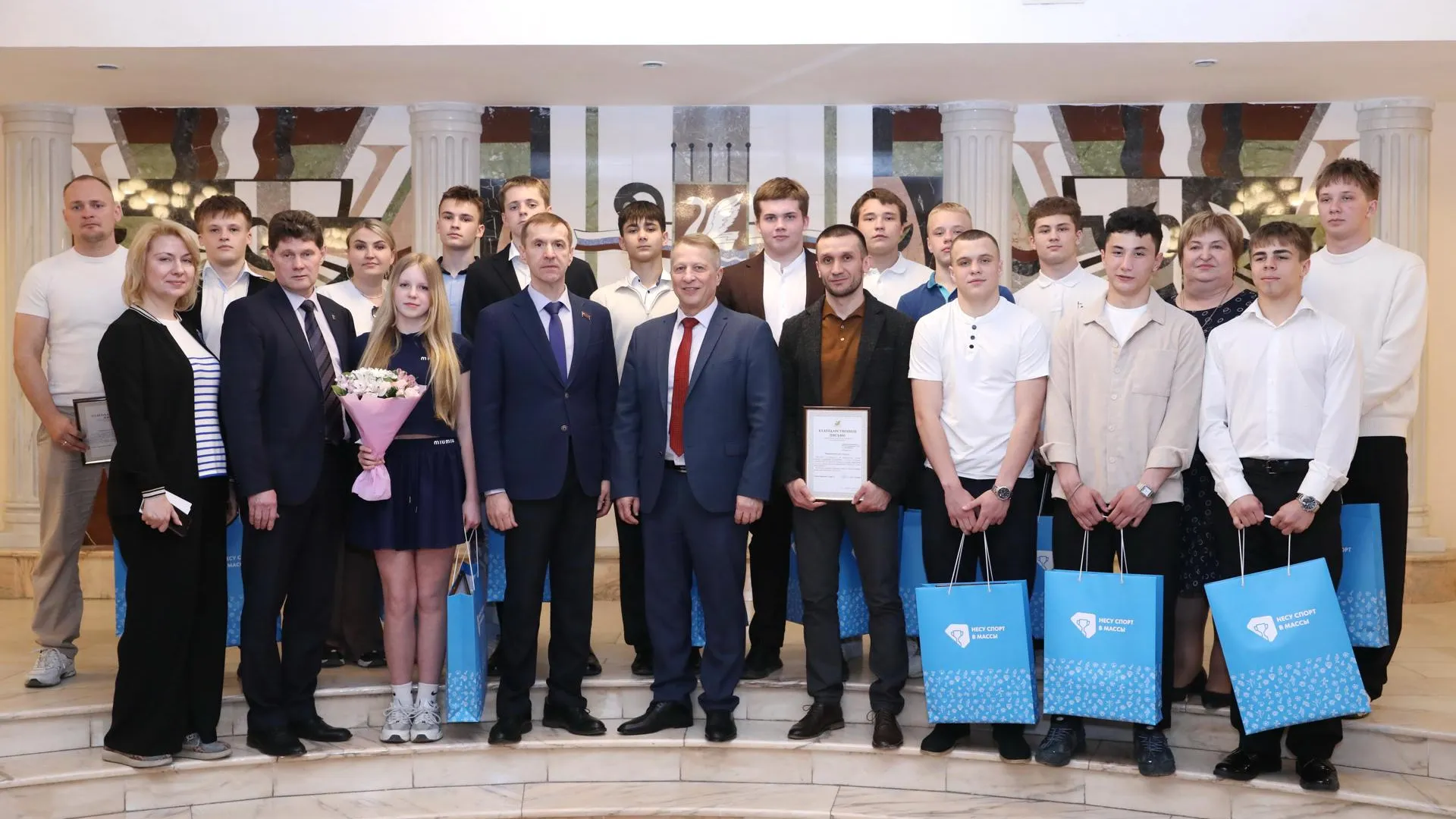 Глава Долгопрудного наградил юных спортсменов благодарностями