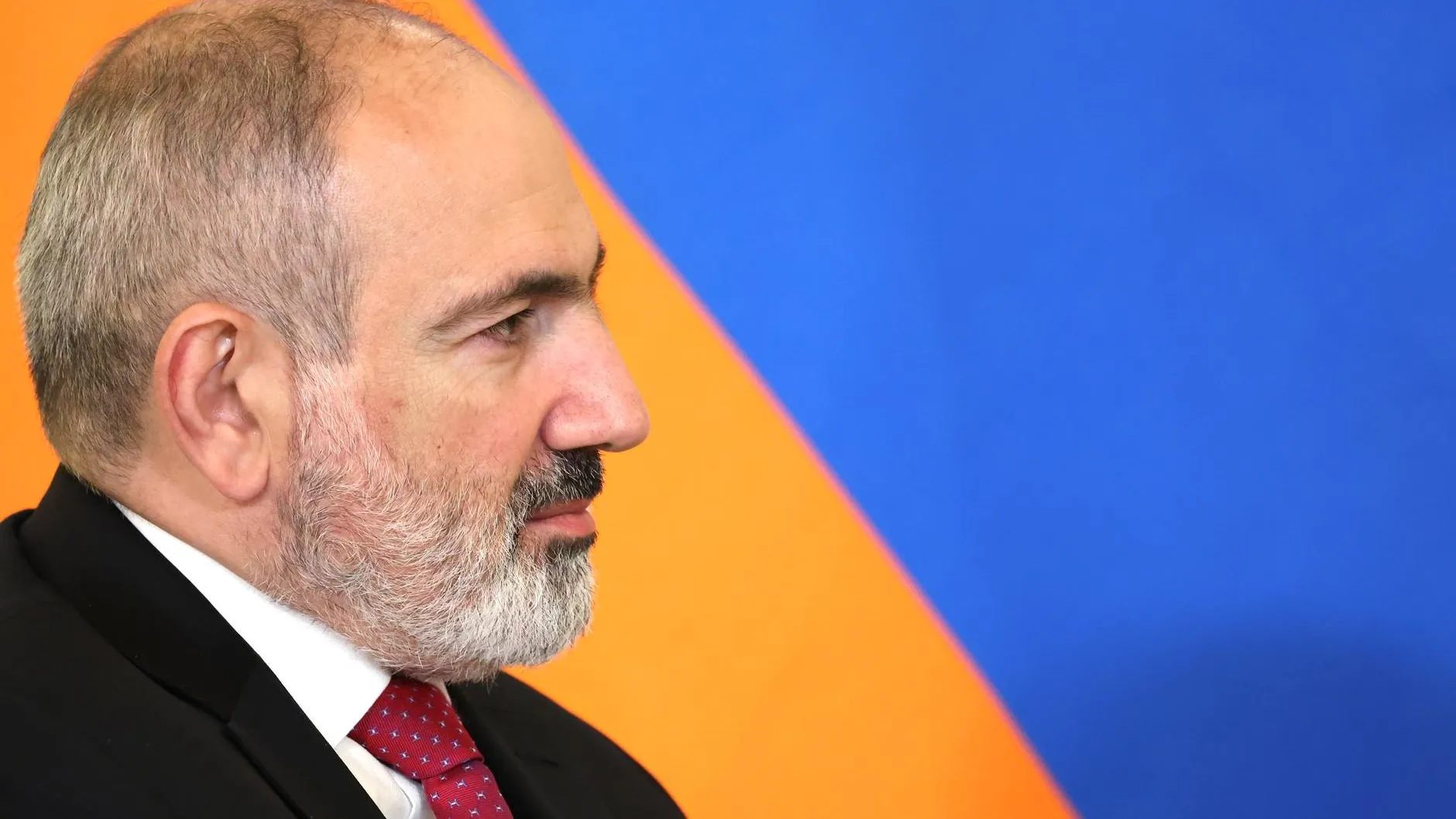 Пашинян подтвердил экстренную посадку своего вертолета и назвал причину