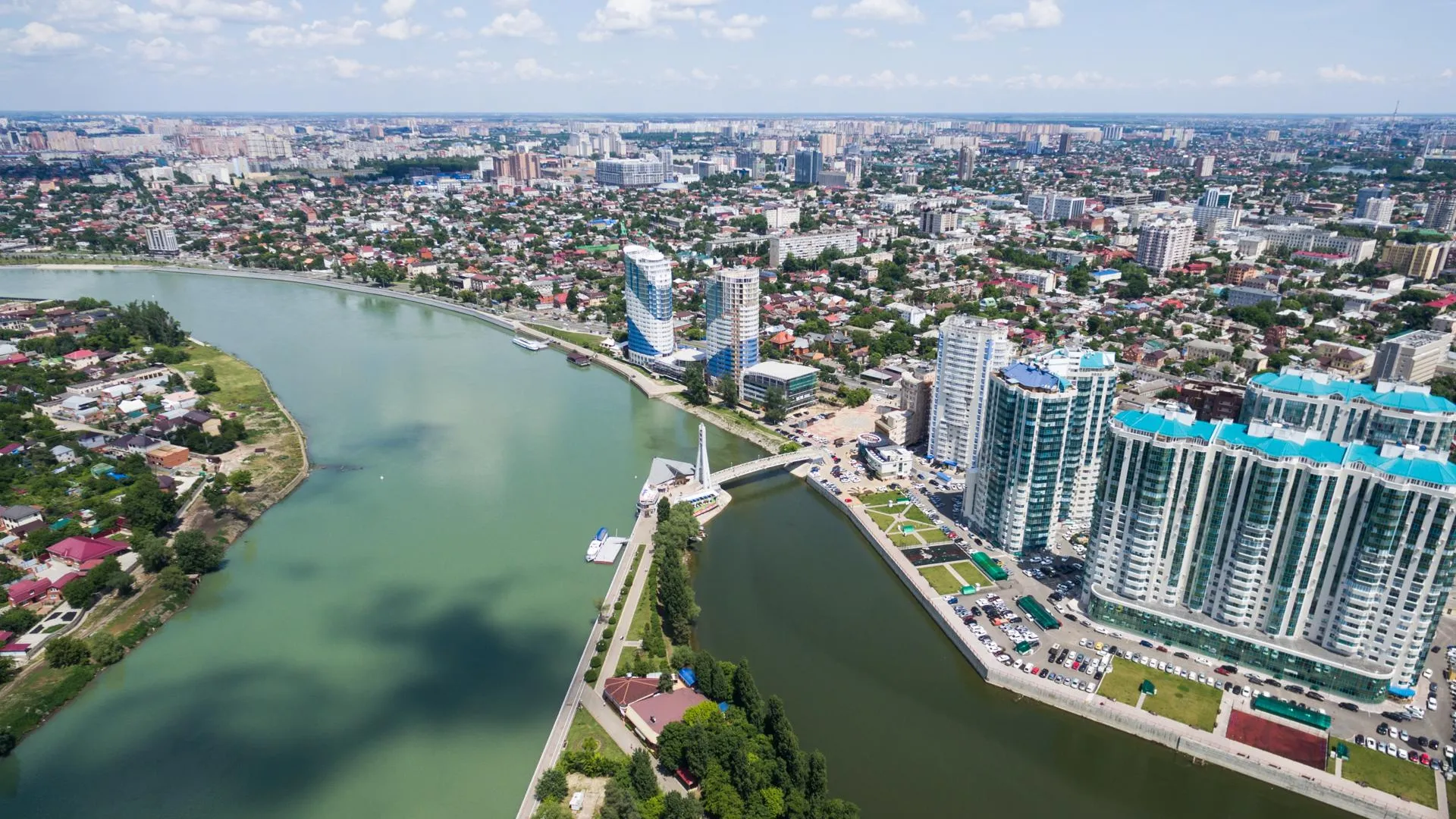 SHOT: жители Краснодара сообщают о взрывах над городом