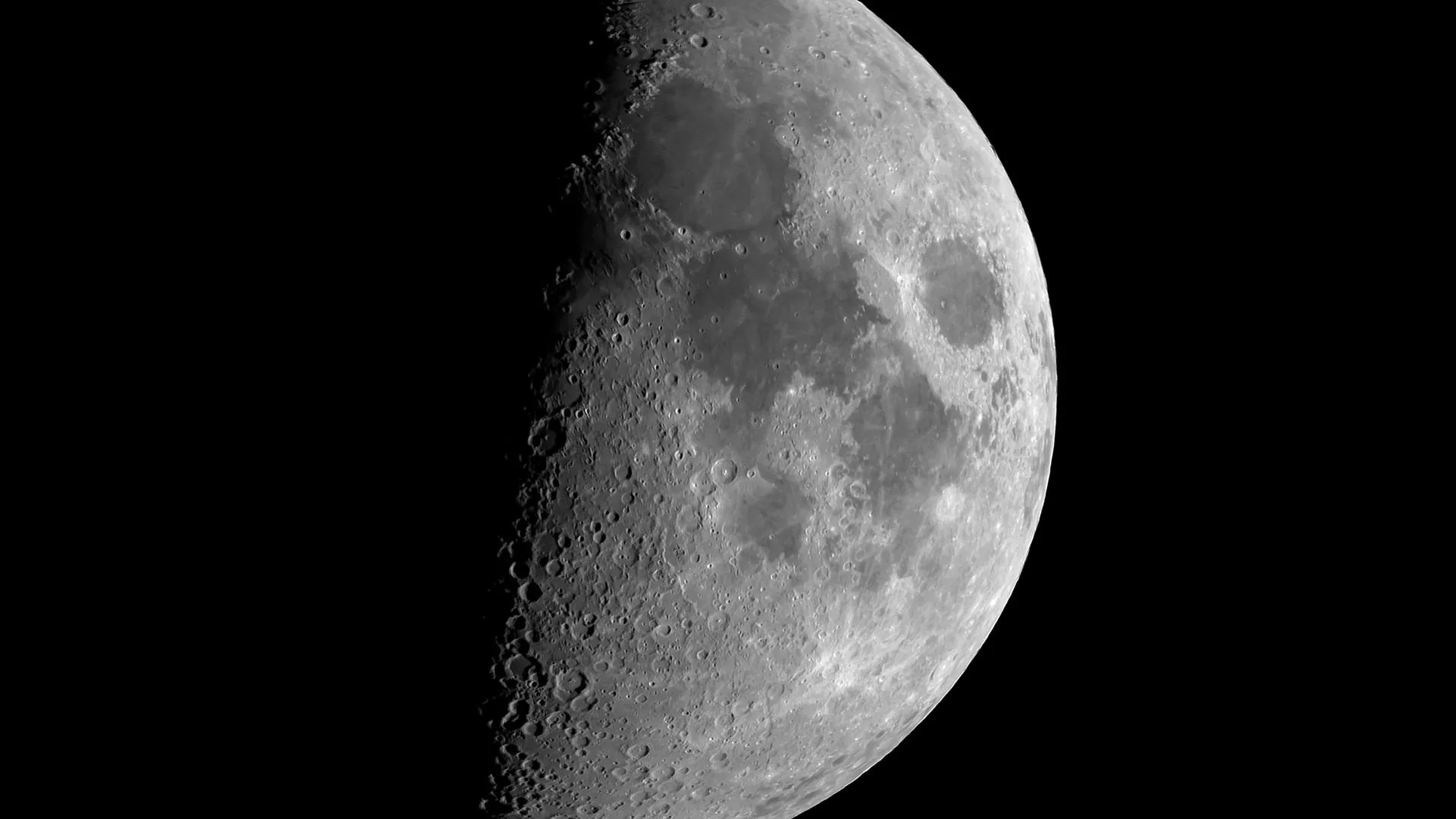 Лихачев: на Луну к середине 2030-х годов доставят атомный энергоблок