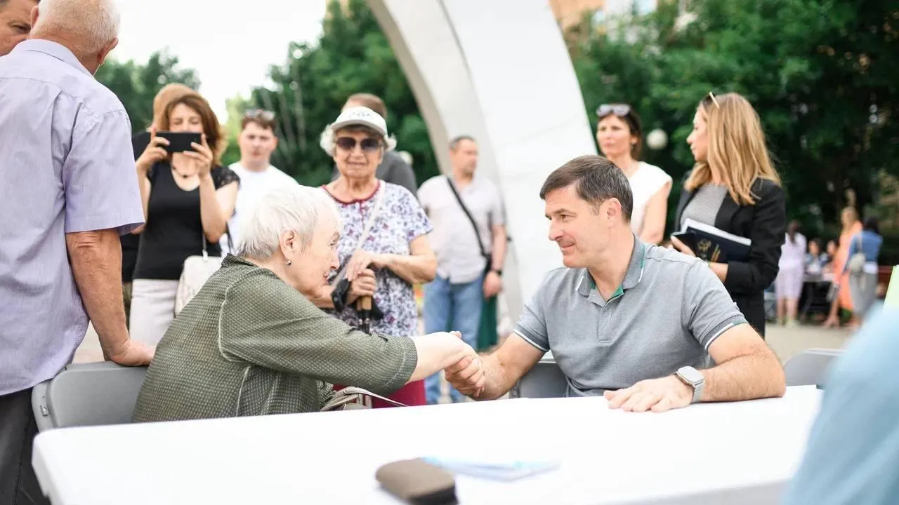 Пообщаться с представителями власти летом можно в скверах и парках Подмосковья