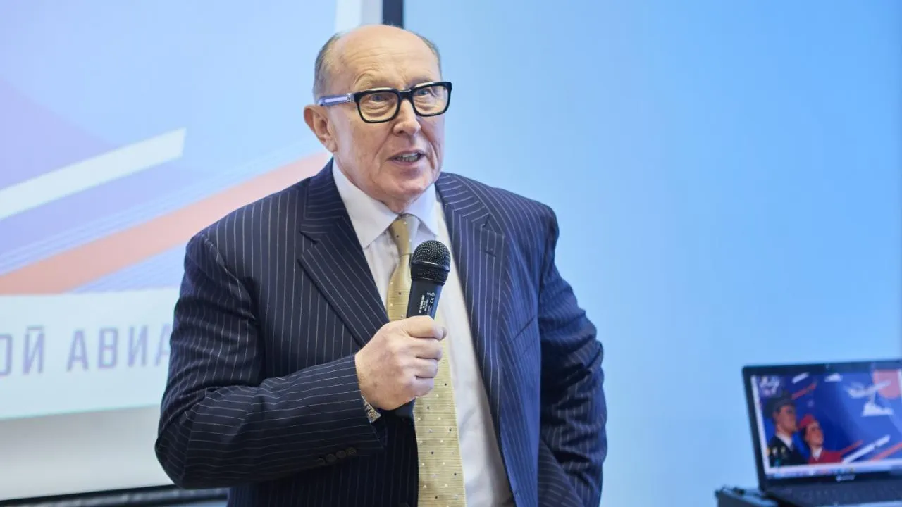 Депутат Мособлдумы поздравил работников авиации в Балашихе с праздником