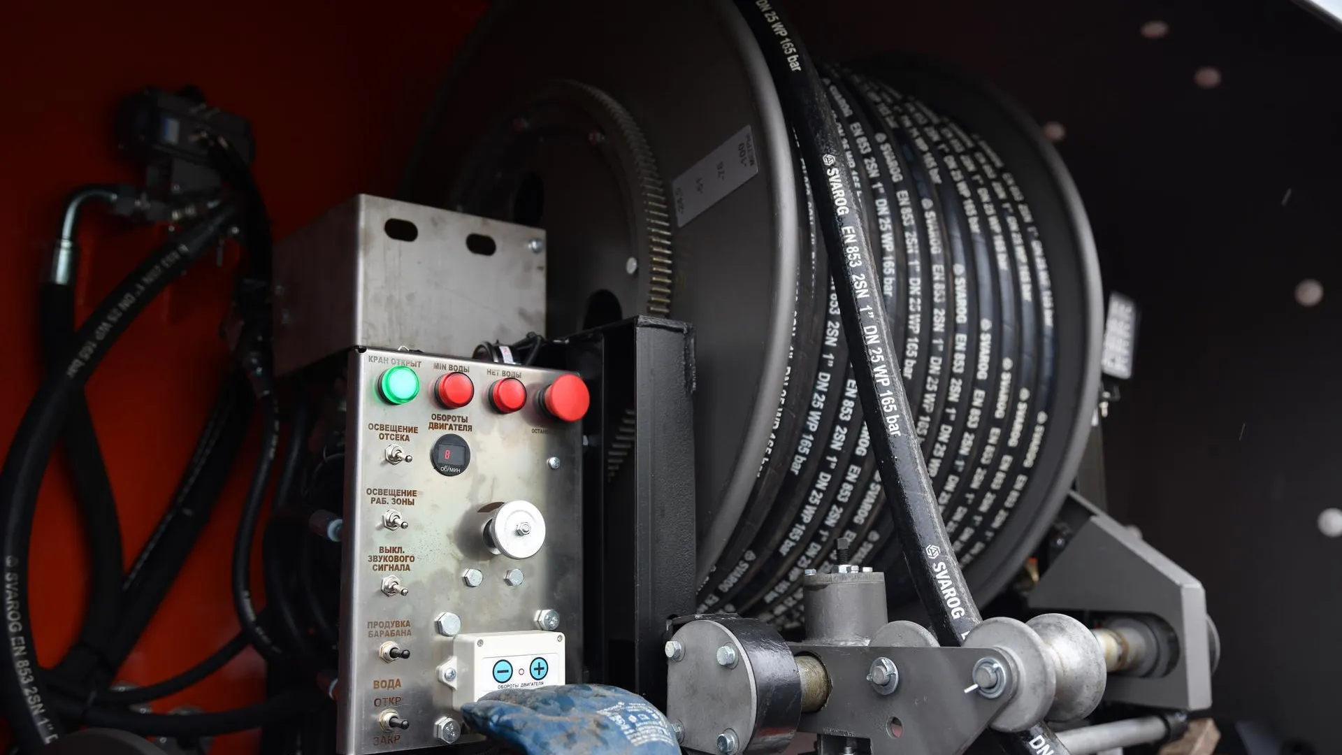 Новая спецтехника повысит надежность работы систем водоотведения в Дмитрове