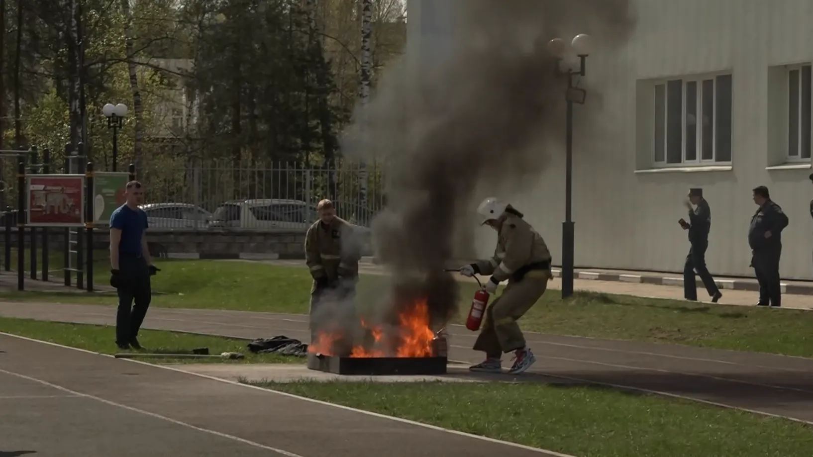 В Дубне прошли зональные соревнования юных пожарных и спасателей