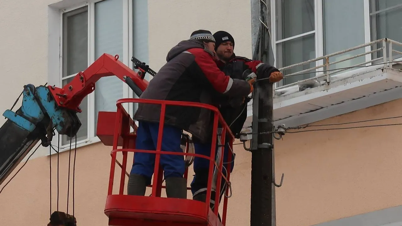 В Серпухове продолжаются масштабные работы по замене линий освещения