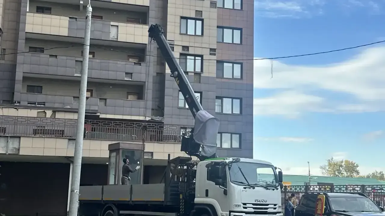 Подрядная организация ремонтирует дом, пострадавший от атаки БПЛА в Жуковском