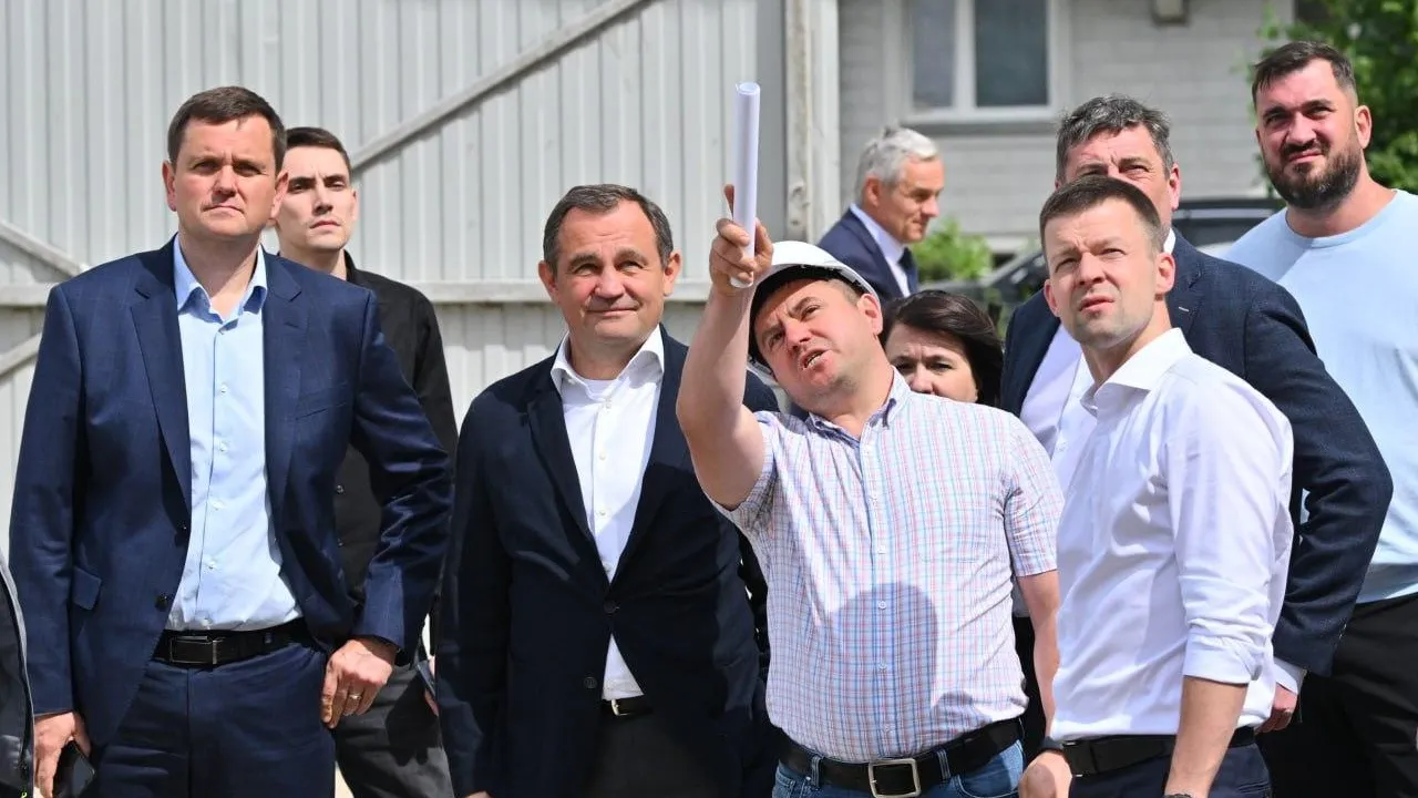 Брынцалов проинспектировал строительство многопрофильной больницы в Балашихе