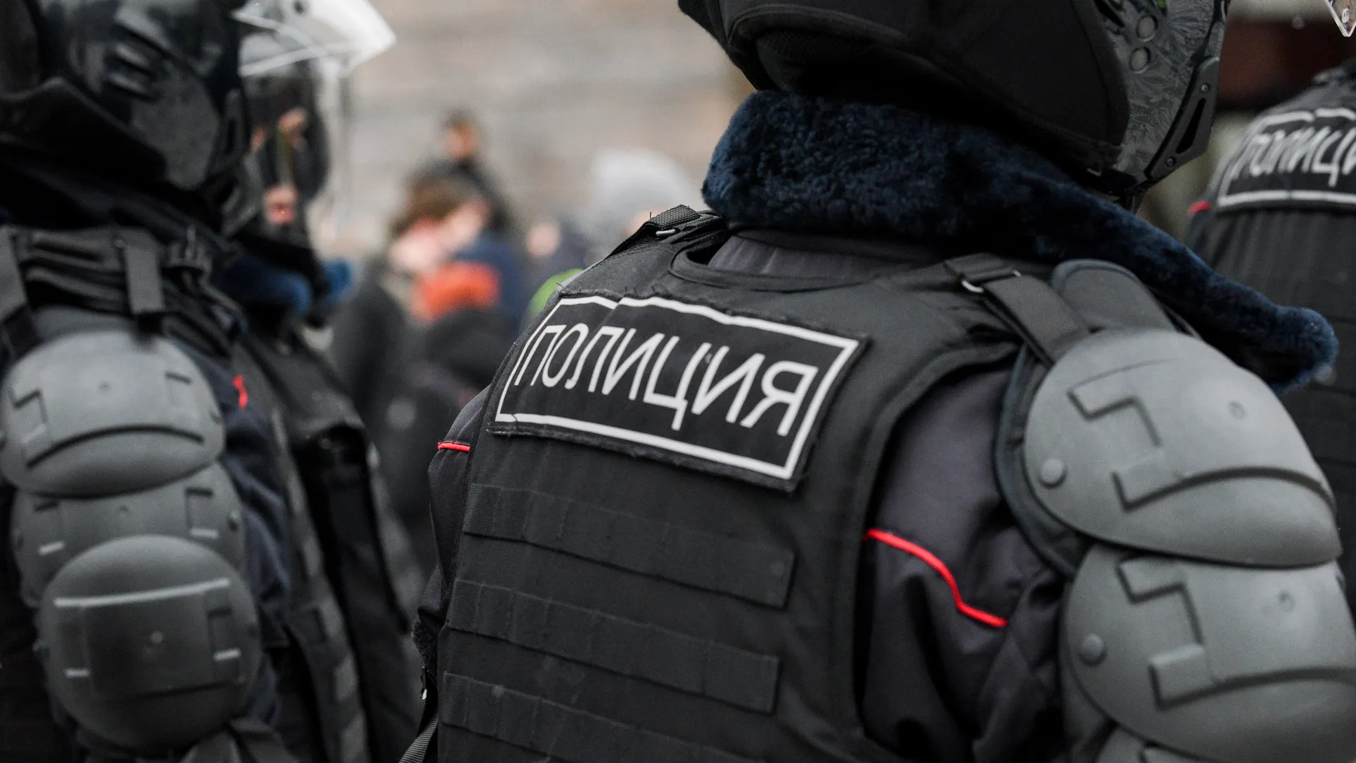 Сотрудники военкомата и спецназ уложили в пол клиентов фитнес-клуба в Москве