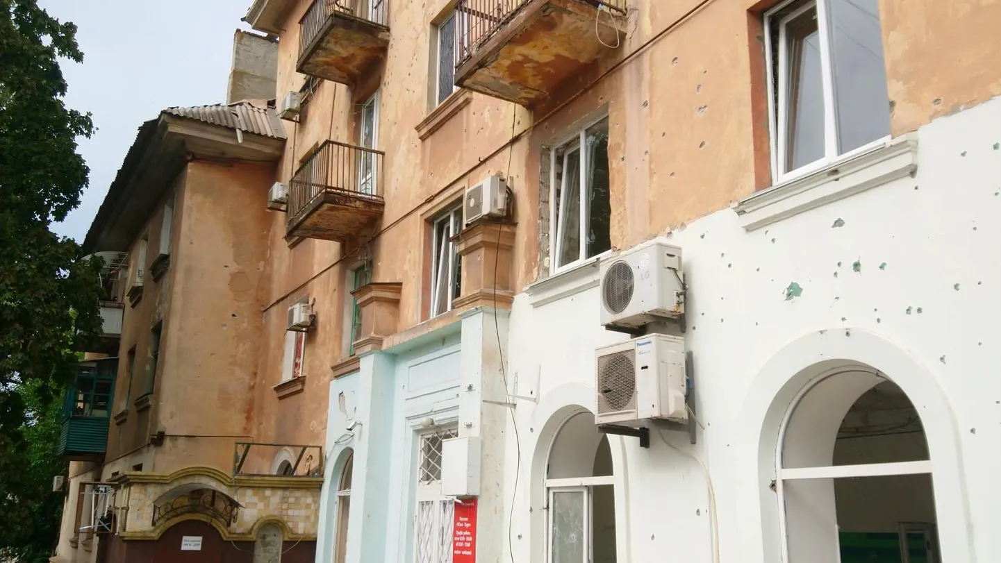 Подмосковные строители обновили жилой дом в Приморском районе Мариуполя