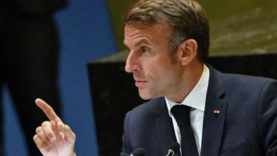 Макрон призвал к переговорам между Россией и Украиной
